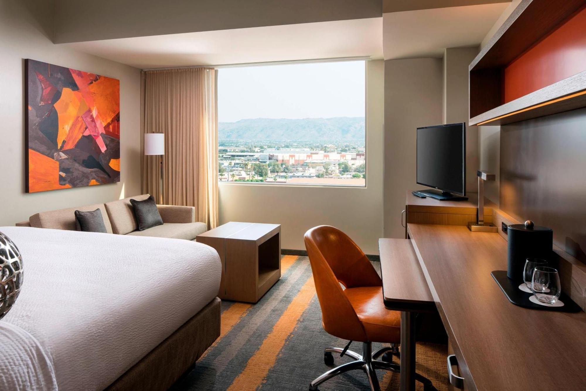 Courtyard By Marriott Phoenix Downtown Exterior photo