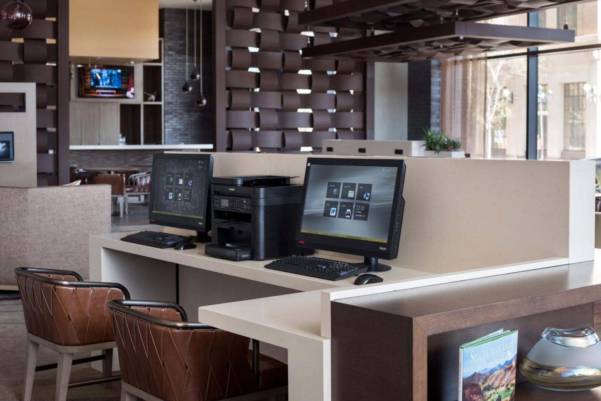 Courtyard By Marriott Phoenix Downtown Exterior photo