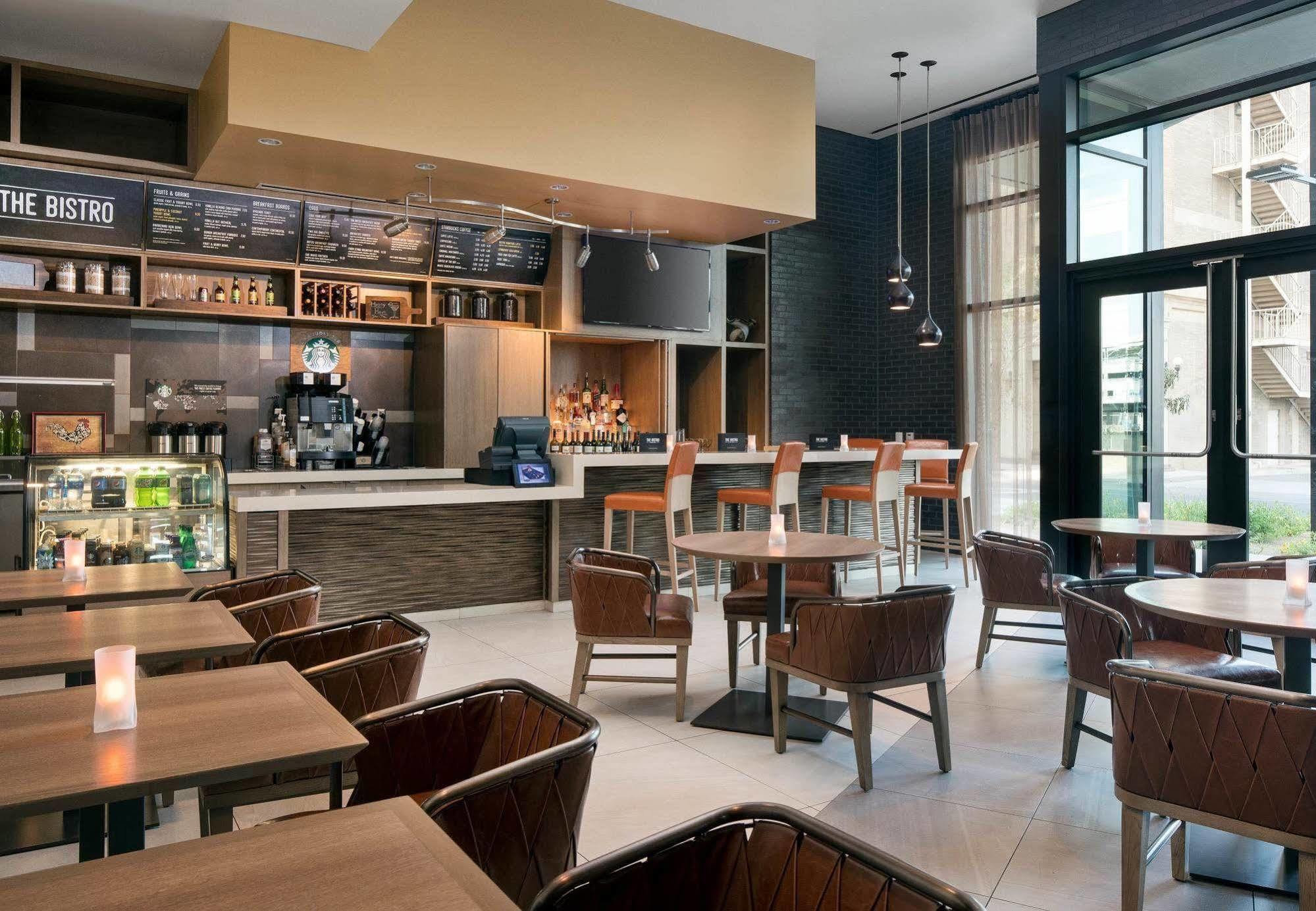 Courtyard By Marriott Phoenix Downtown Exterior photo