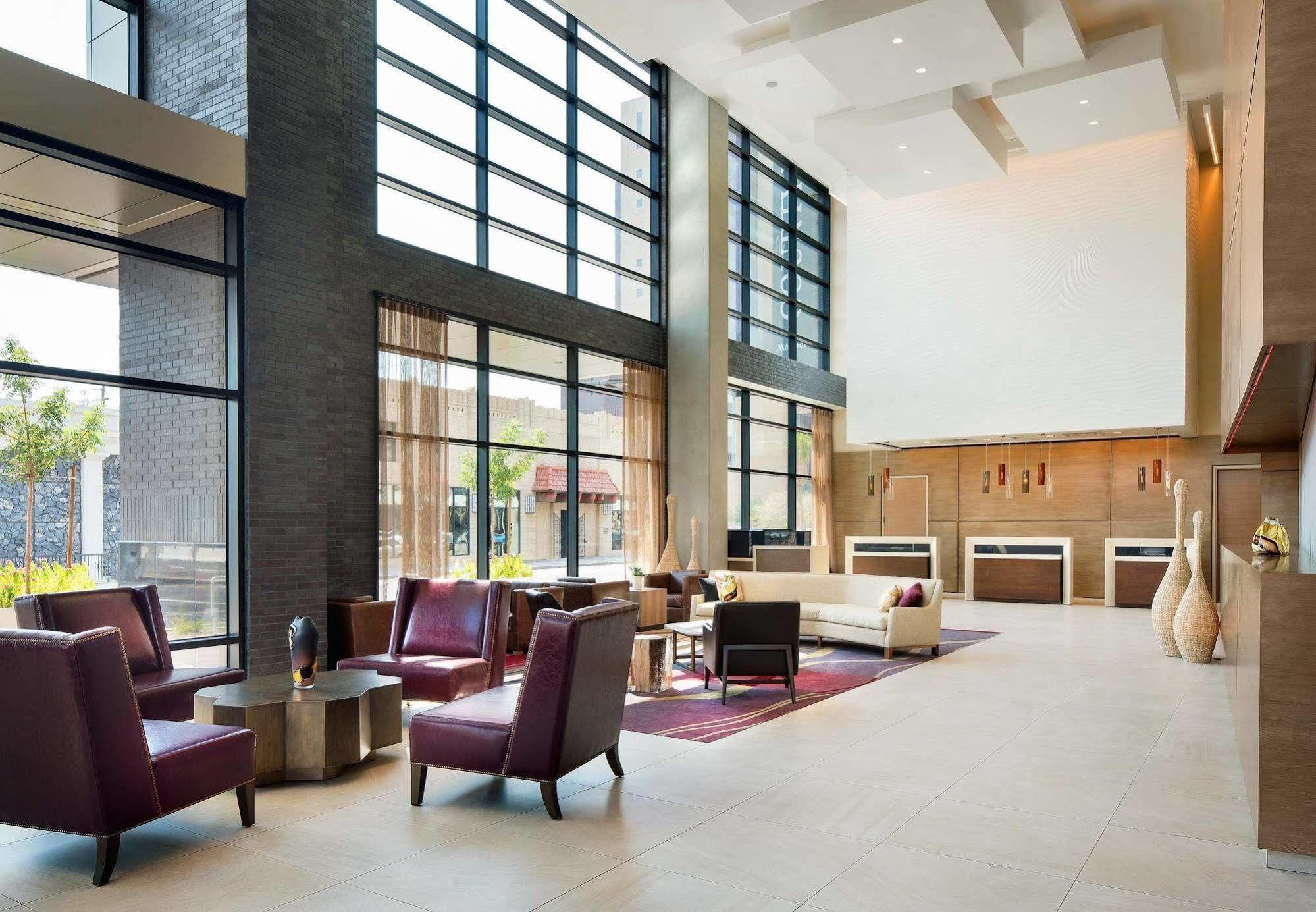 Courtyard By Marriott Phoenix Downtown Exterior photo
