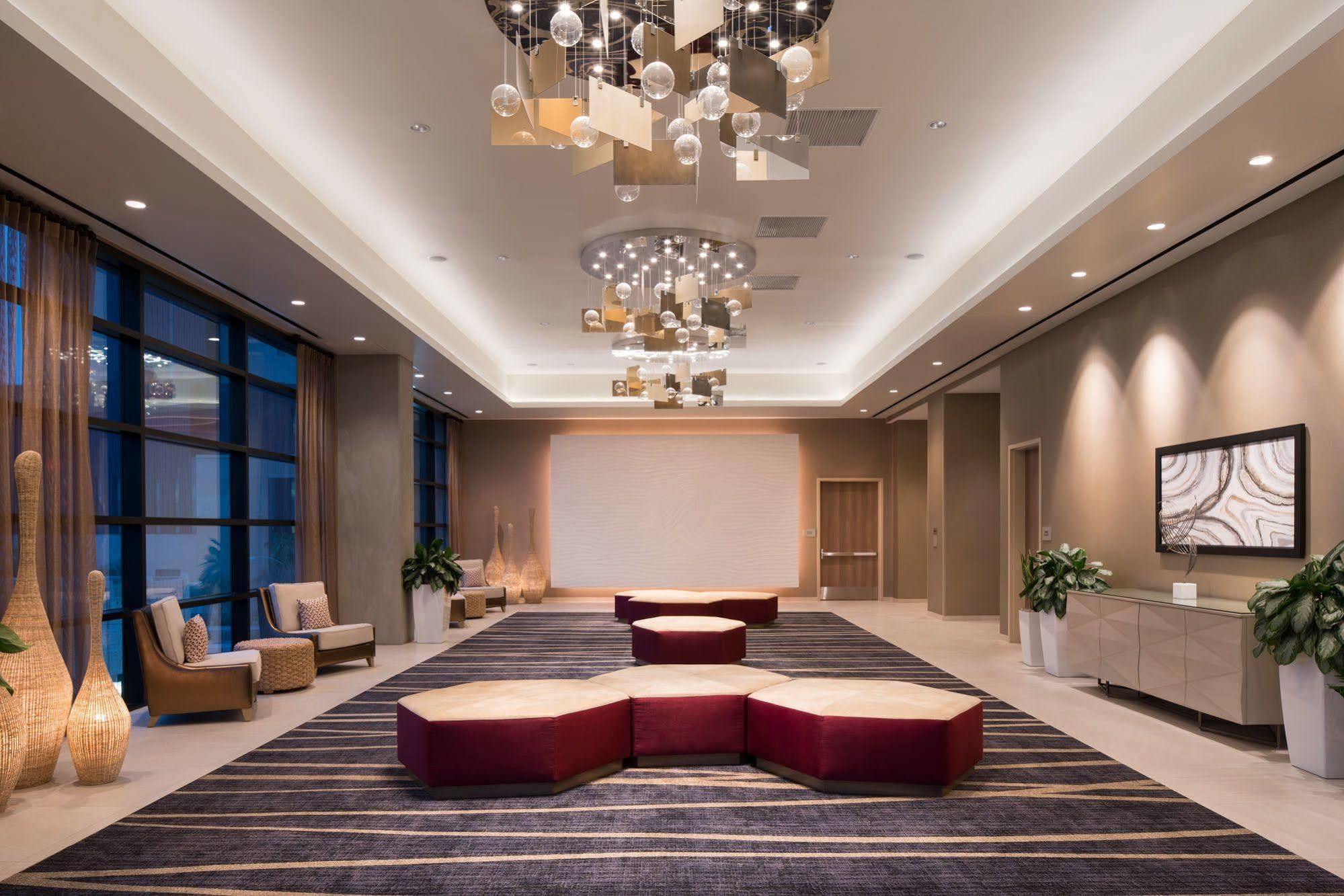 Courtyard By Marriott Phoenix Downtown Exterior photo